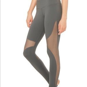 Alo Yoga Coast Leggings in Grey Size Small